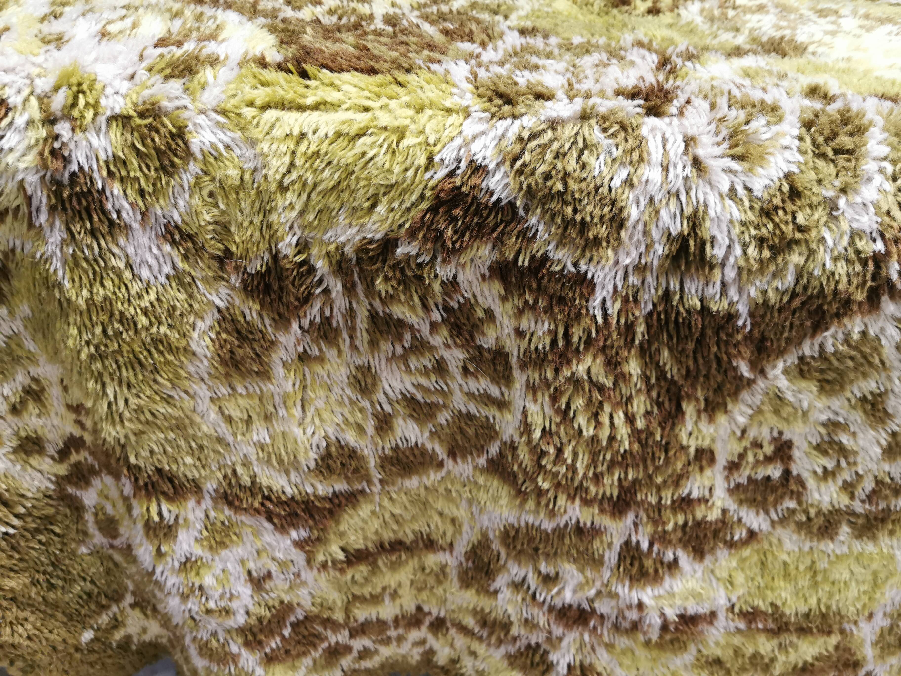 Swedish wool rya rug. Estimated from the 1970-80s.