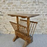 Pedestal table magazine in carved wood with gouge, mountain