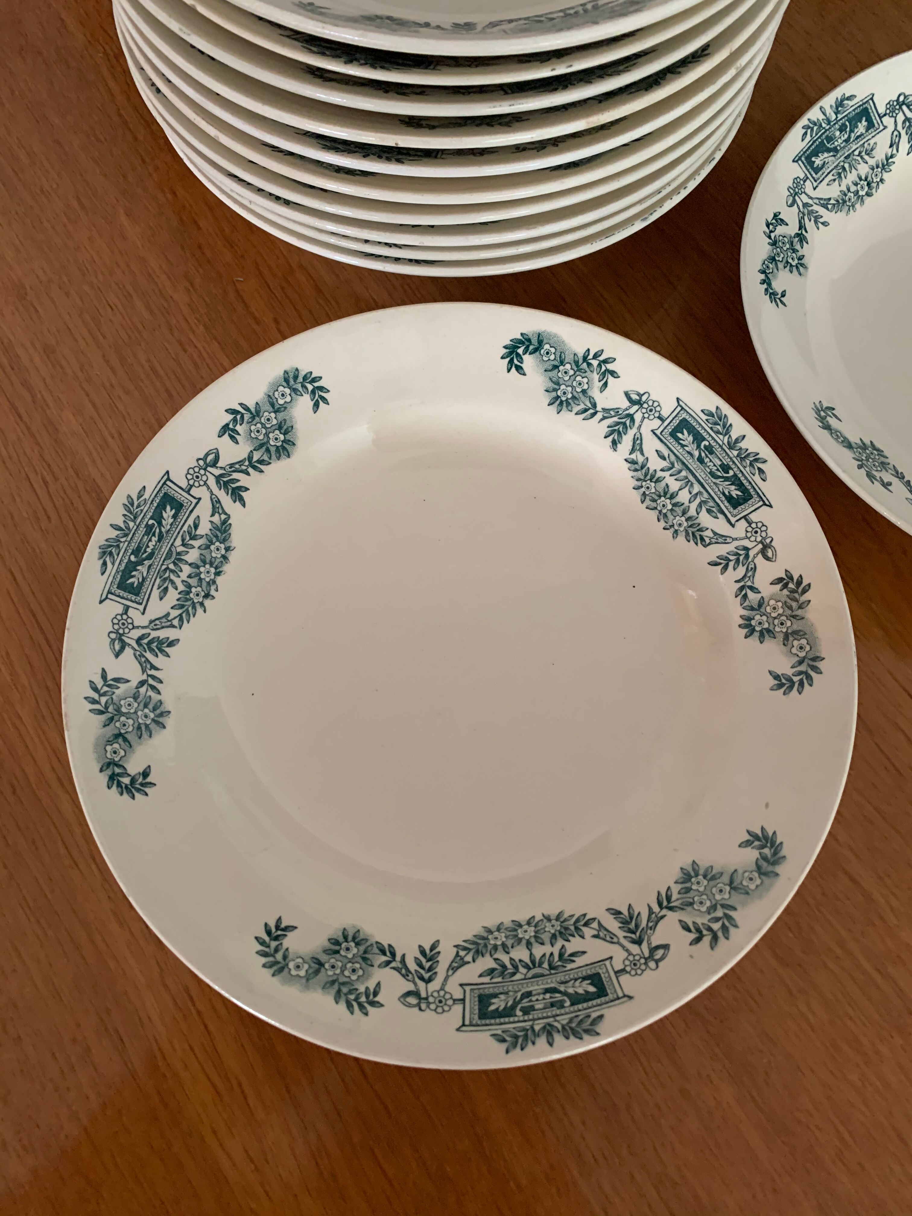 Service 12 assiettes terre de fer