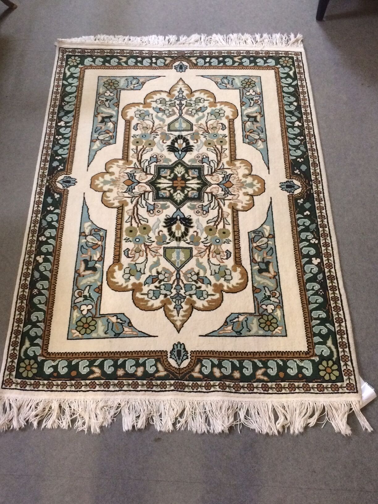 Handmade Tunisian rug - 181x124 cm