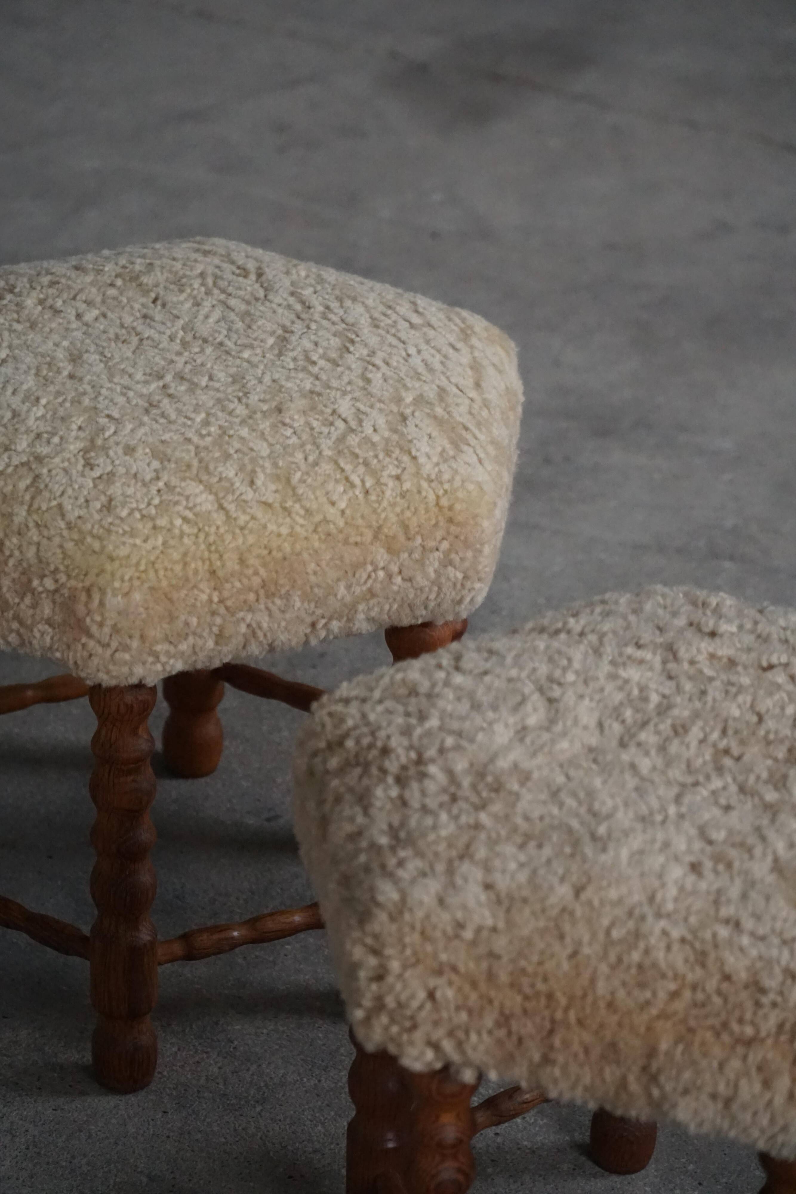 Pair of Danish oak stools from the mid-century with hexagonal seat and turned legs, 1950s.