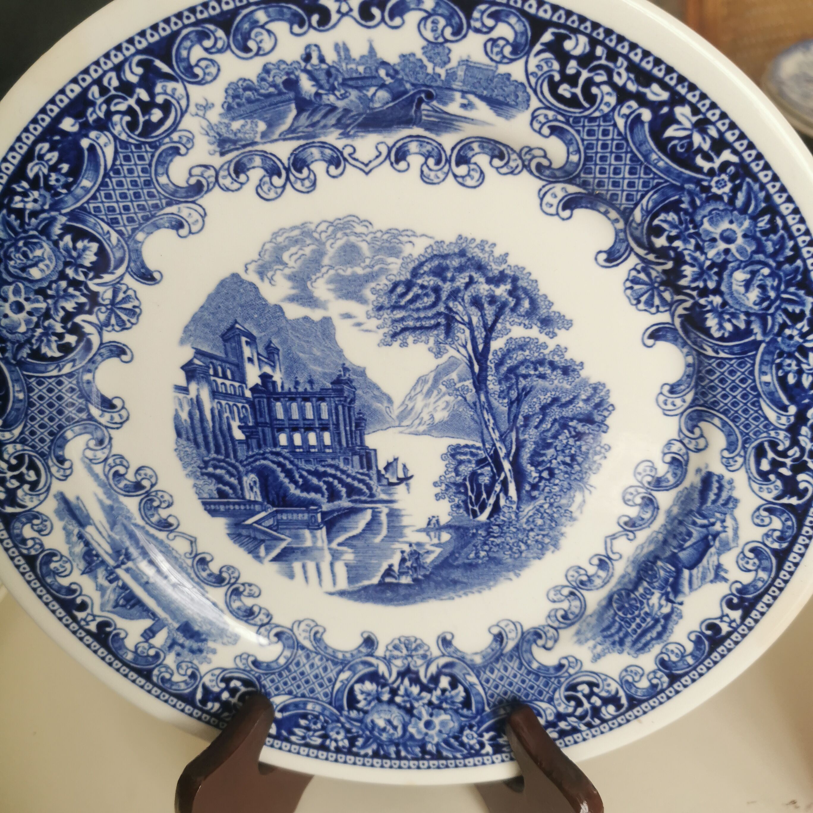 Earthenware dinner plate, Royal Sphinx Maastricht "Cambridge"
