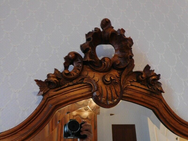 Louis XV style rocaille mirror in walnut, wall-mounted, 110x85cm