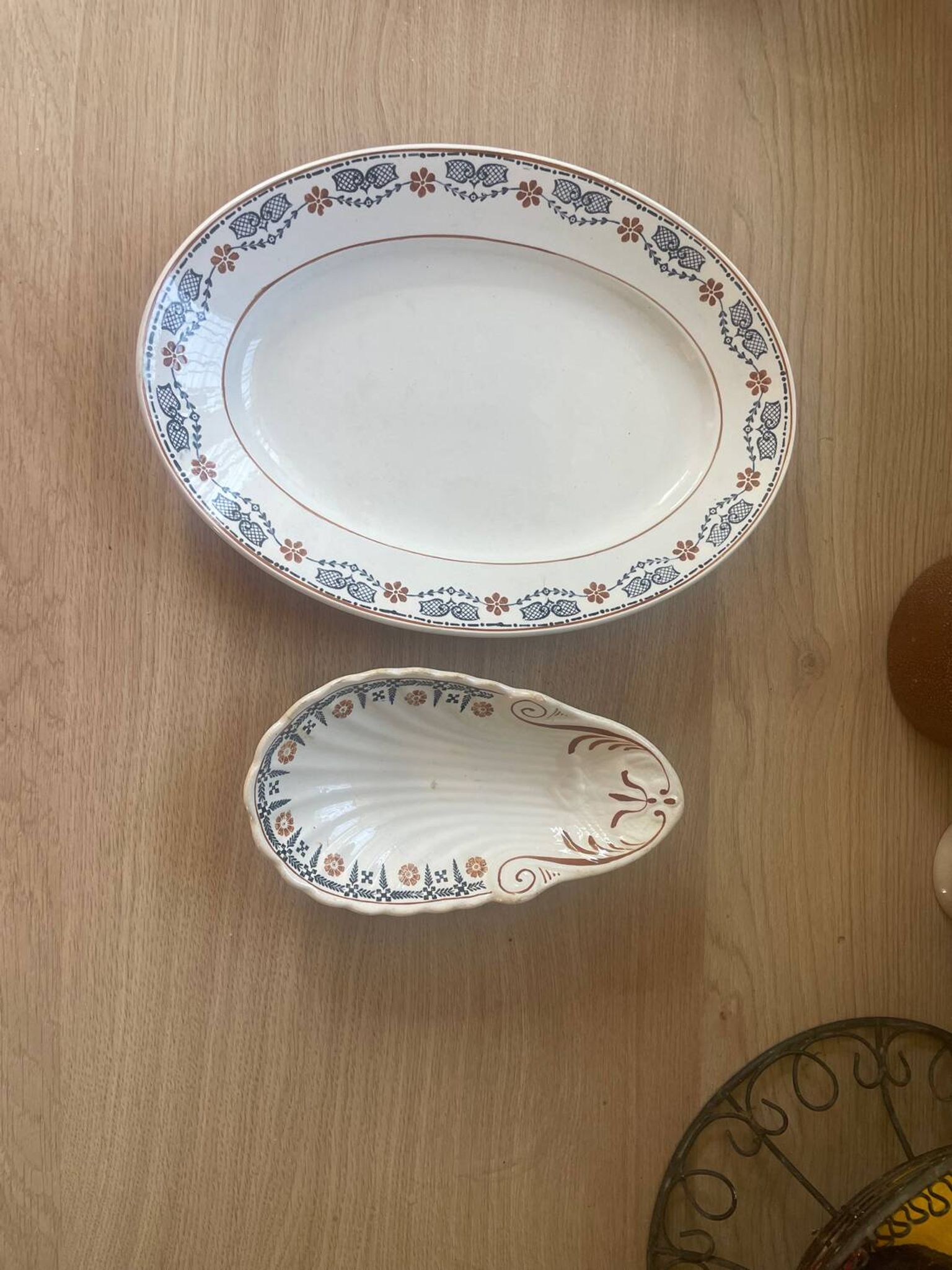 St Amand iron earth dishes