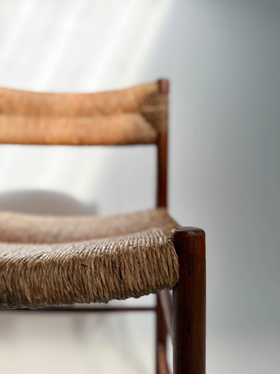 Lot de 5 chaises Charlotte Perriand modèle Dordogne