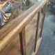 Vitrine comptoir bois exotique