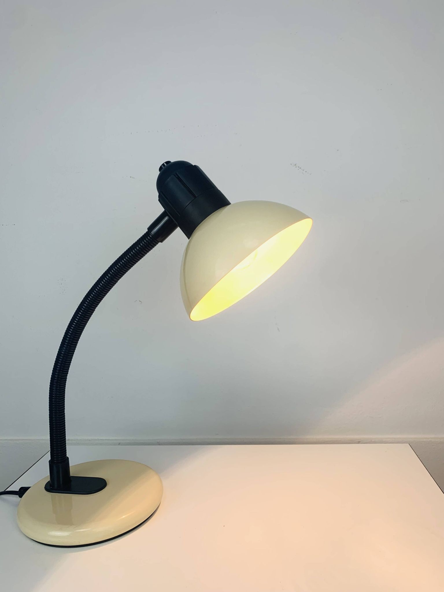 Lampe de bureau métal beige vintage