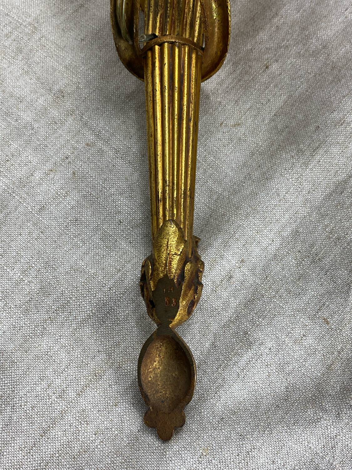 Bronze wall light, decorated with a bow and ribbon.