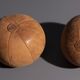 Vintage medicine balloon in dark brown leather, 2 Kg