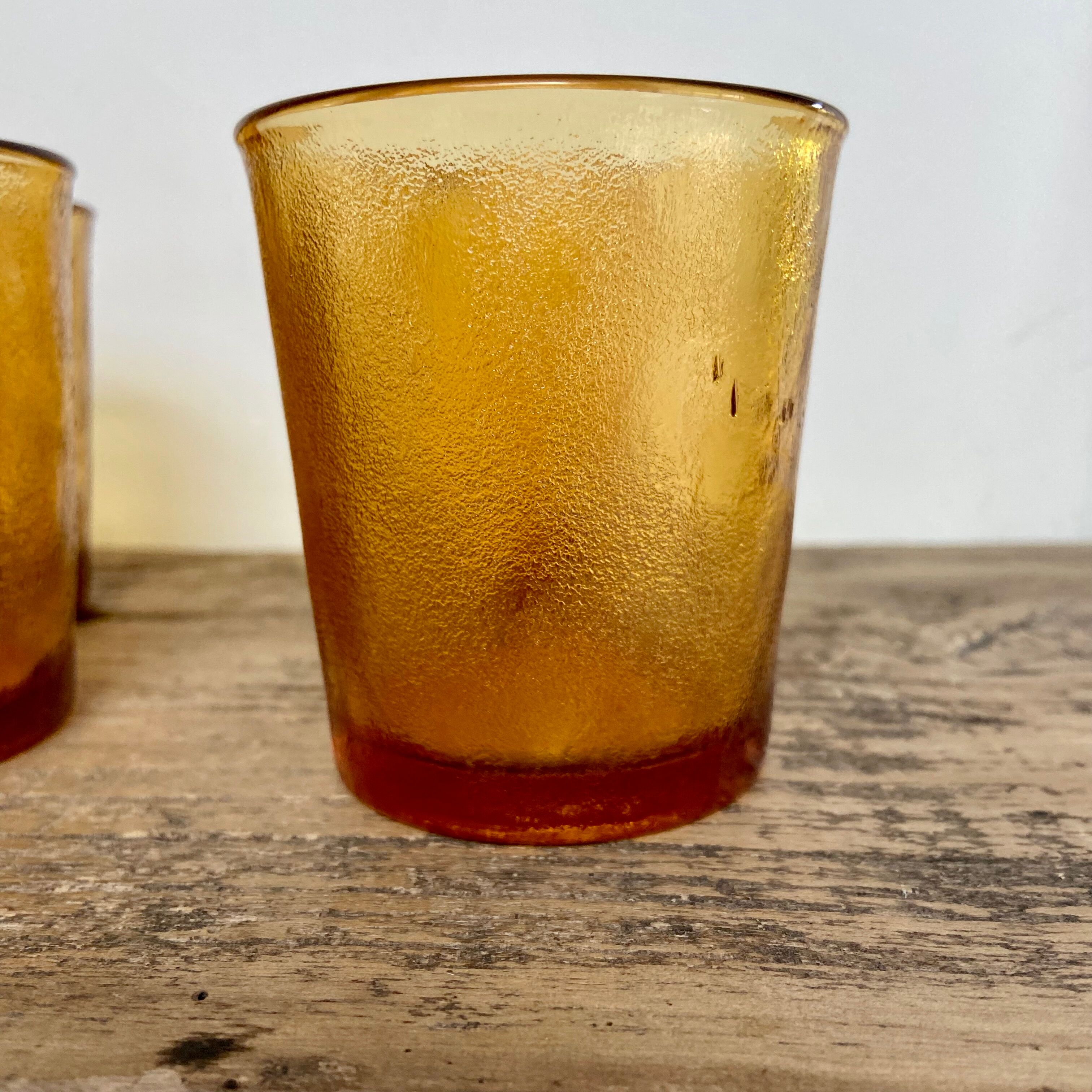 6 vintage Arcoroc Sierra textured amber glasses