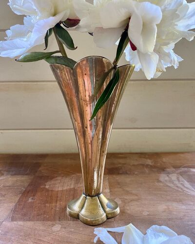 Ancien vase en laiton