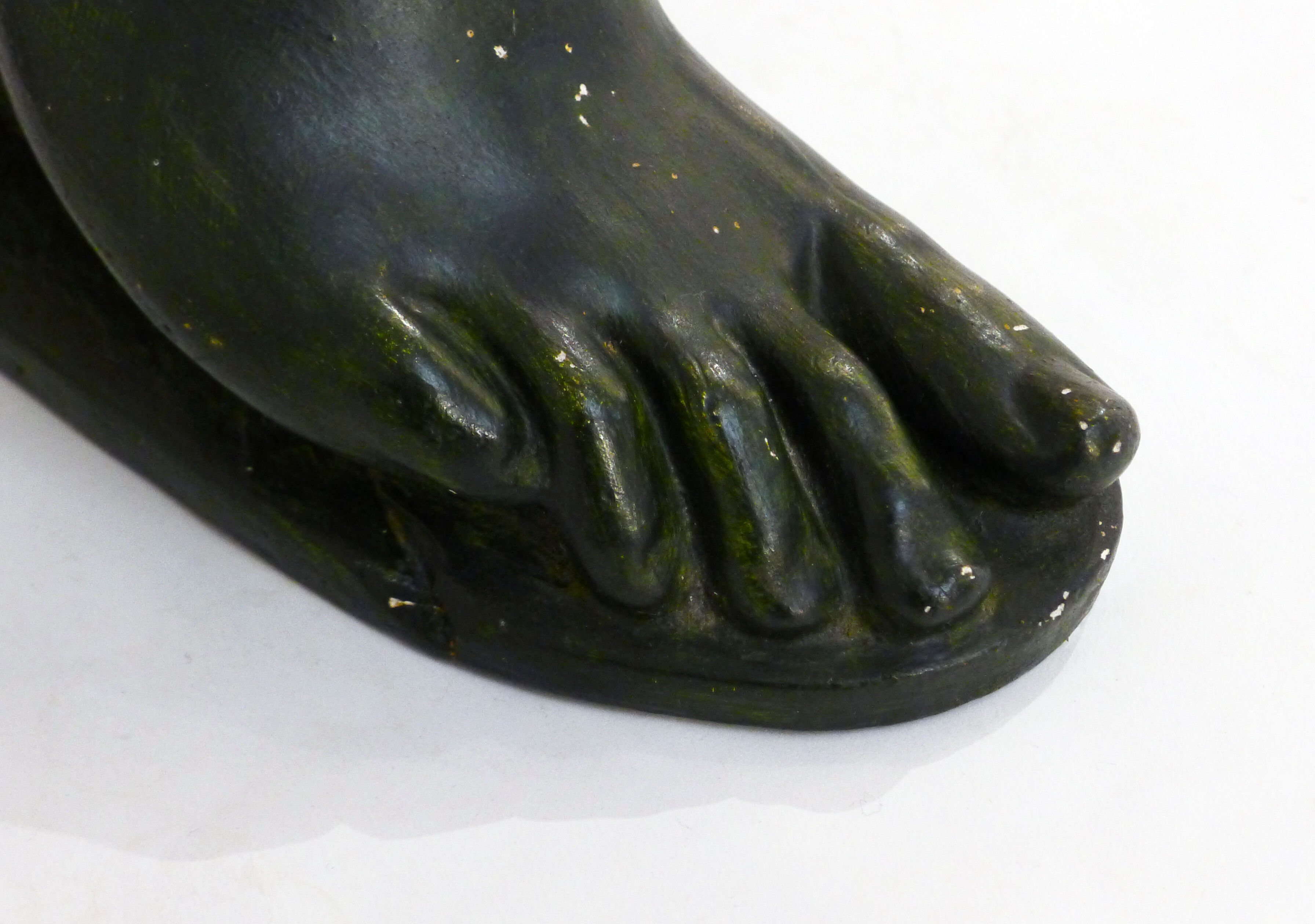Sculpture pied en plâtre