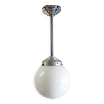 Suspension industrielle globe opaline - mid. XXéme