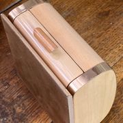 Boîte à cigarettes ou cigarillos à clapet coulissant