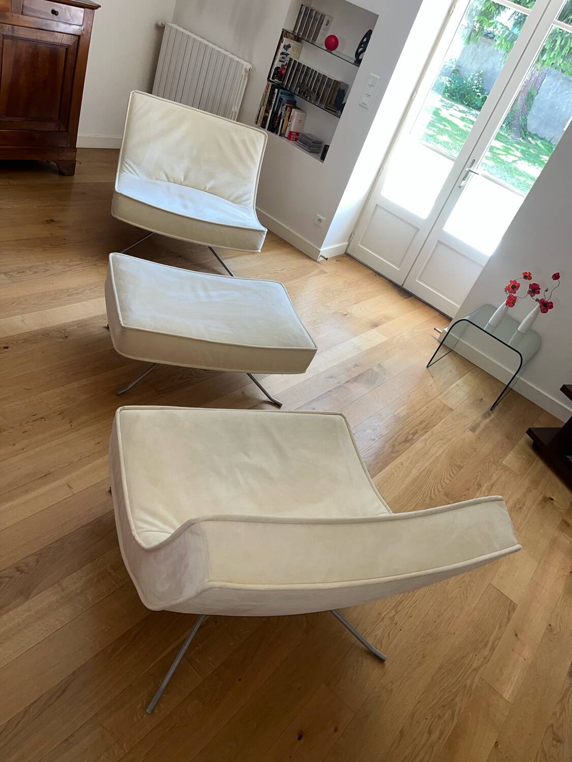 2 POP armchairs with Ligne Roset pouf
