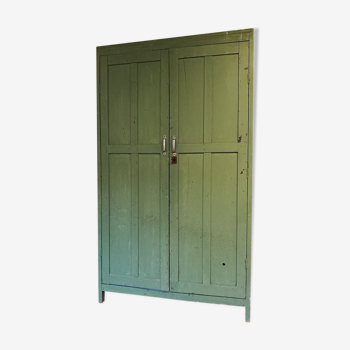 Armoire parisienne patiné verte d'origine circa 1950