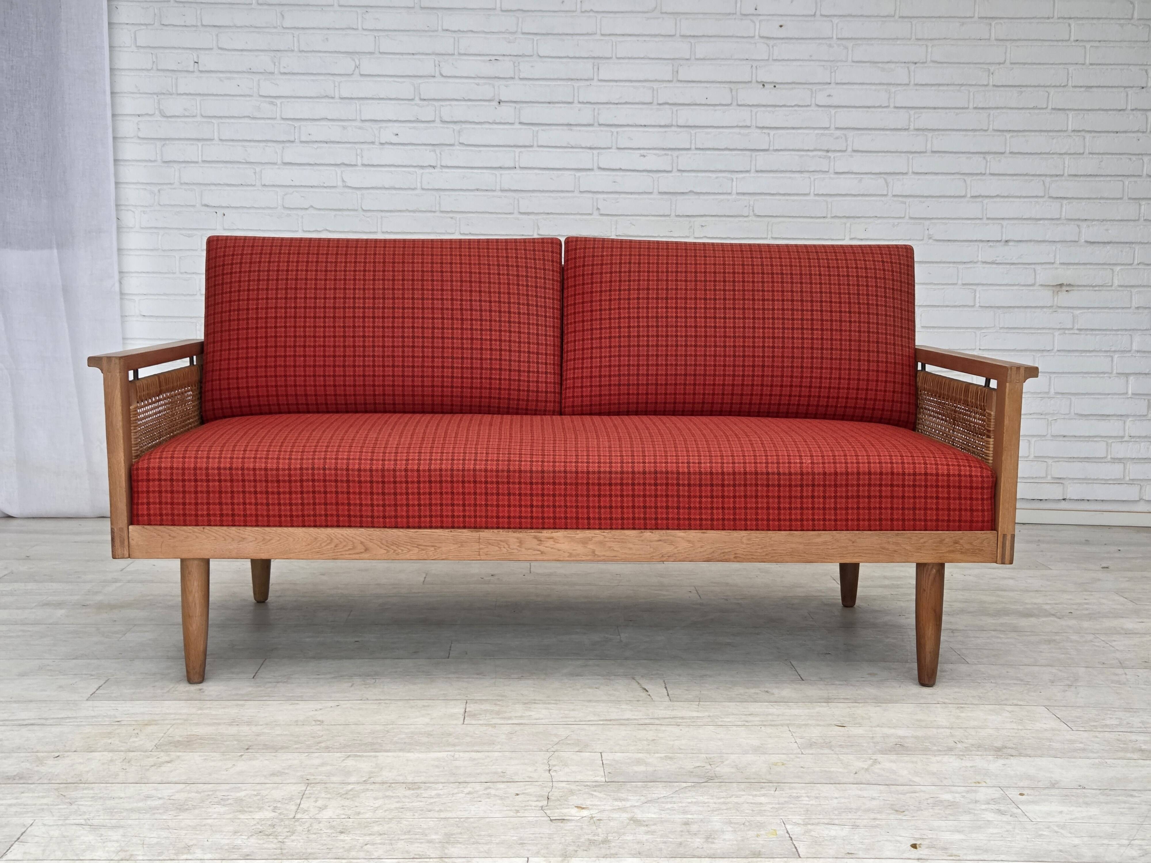 1970s, Danish drop-arm daybed/sofa by Illum Wikkelsø, furniture wool.
