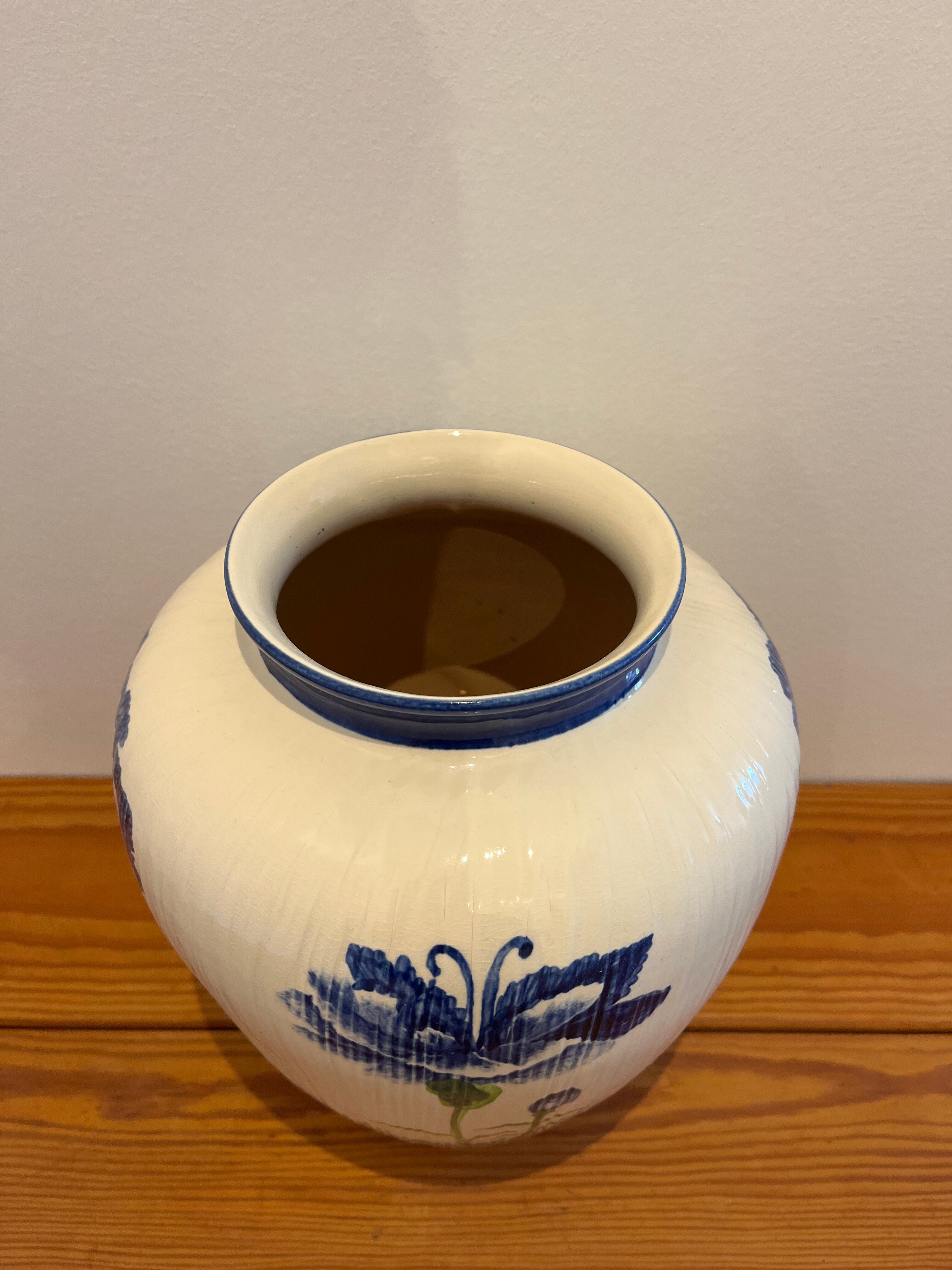 Terracotta vase - blueberry