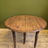 Round/rectangle table with extensions on casters