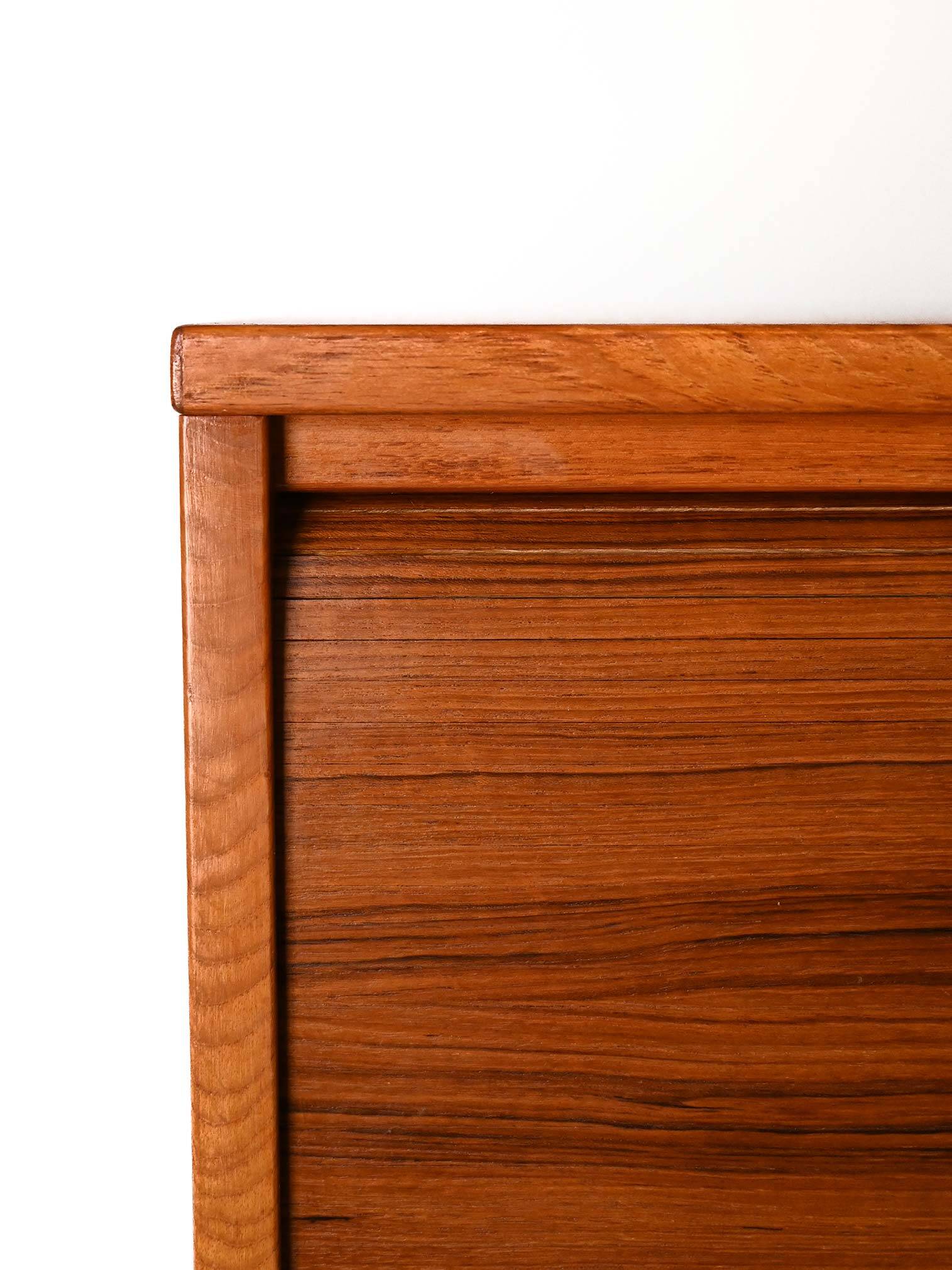 Classeur vintage avec portes à tambour
