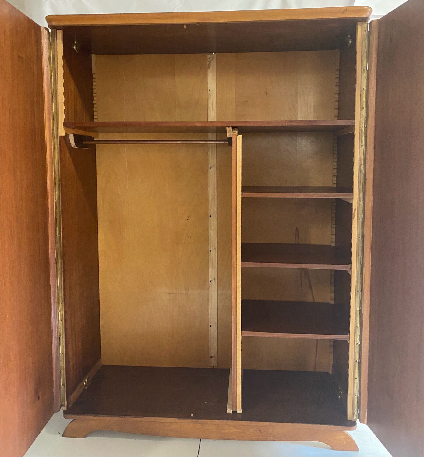 Vintage wardrobe feet compass 50s