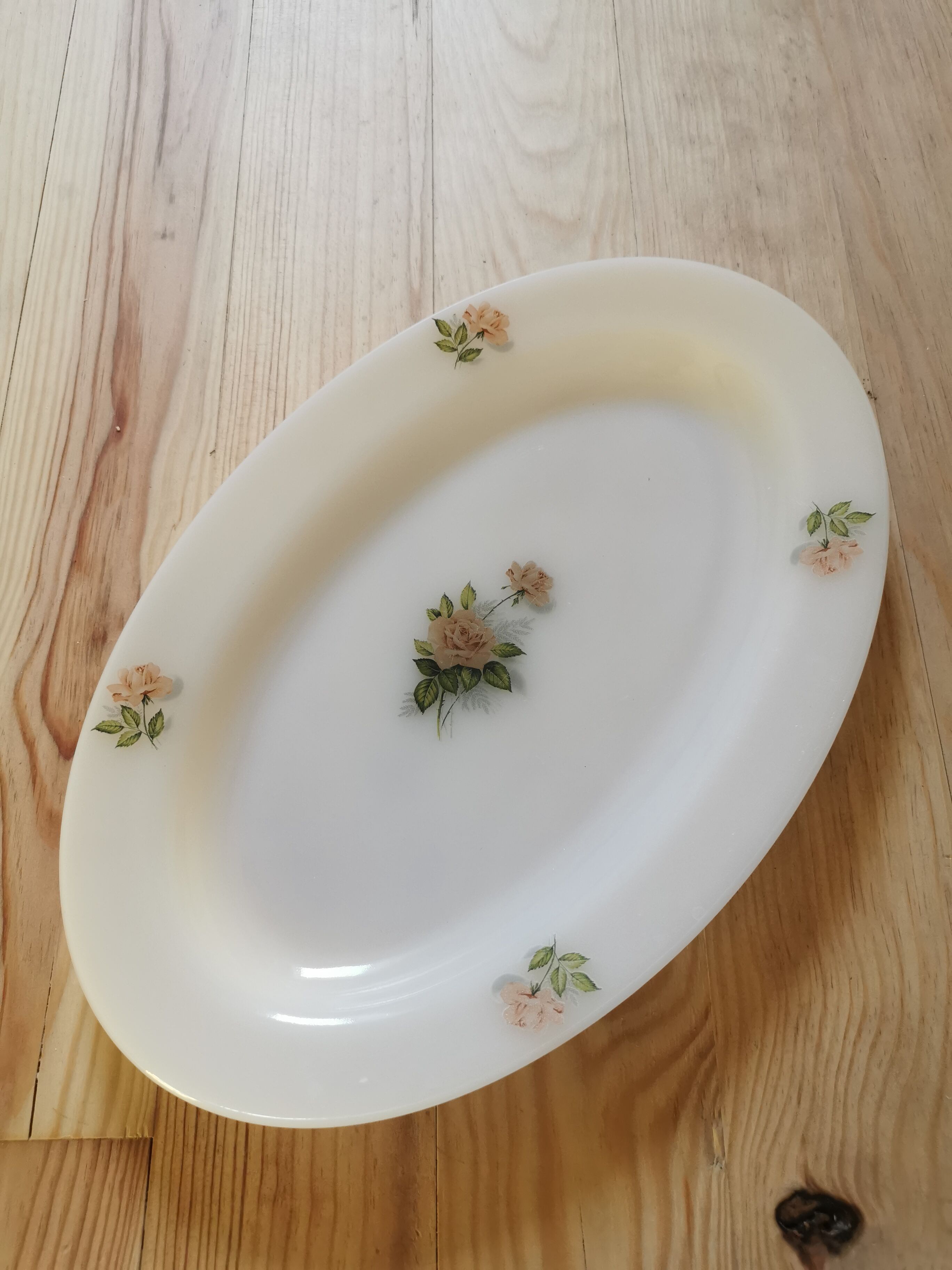 Vintage oval dish Arcopal