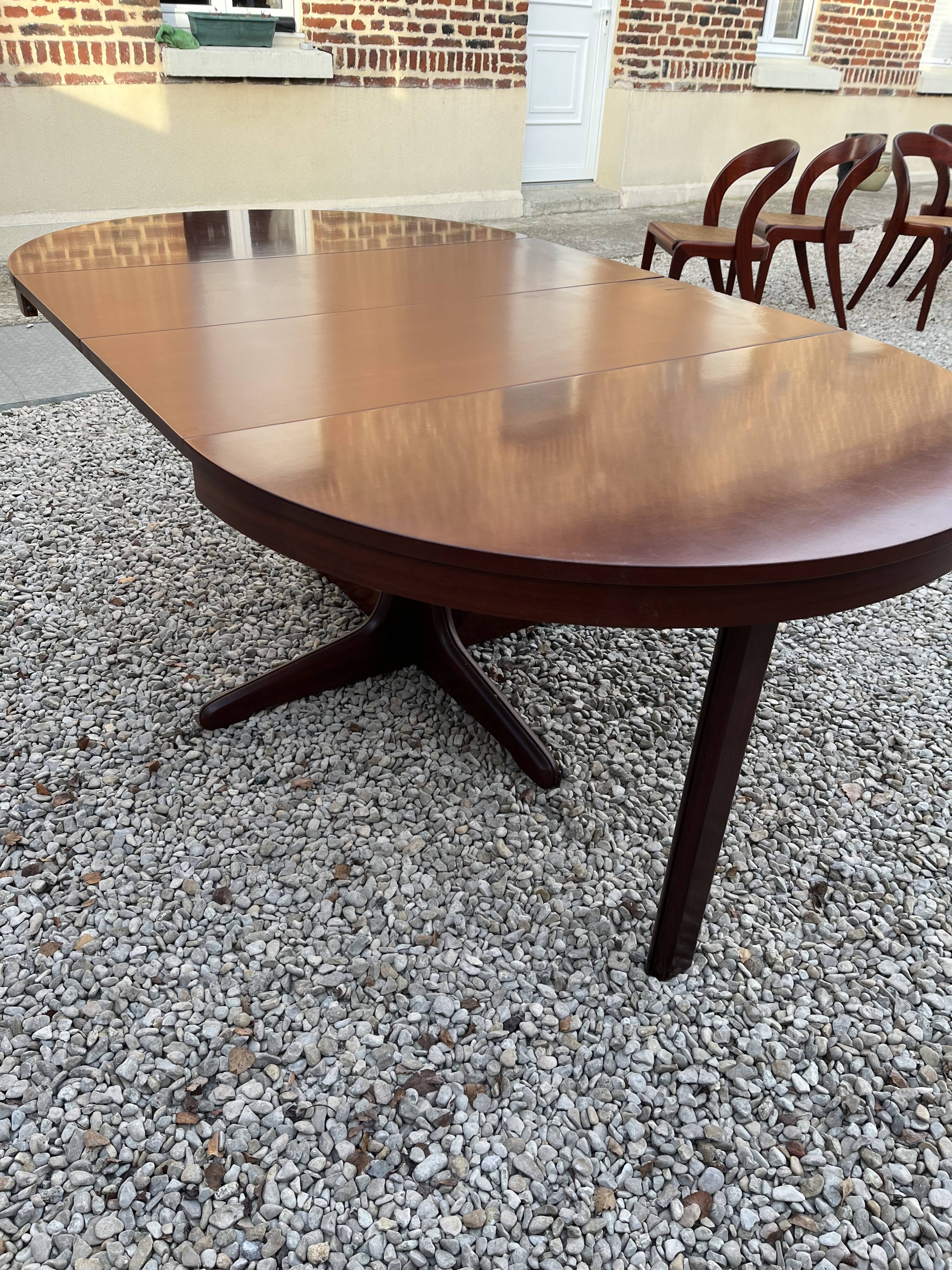 Baumann oval dining table