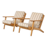 Paire de fauteuils lounge GE-290 de Hans J. Wegner.