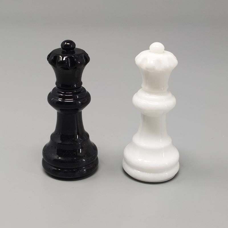 1970s Gorgeous Black and White Chess Set in Volterra Alabaster Handmade.  Made in Italy