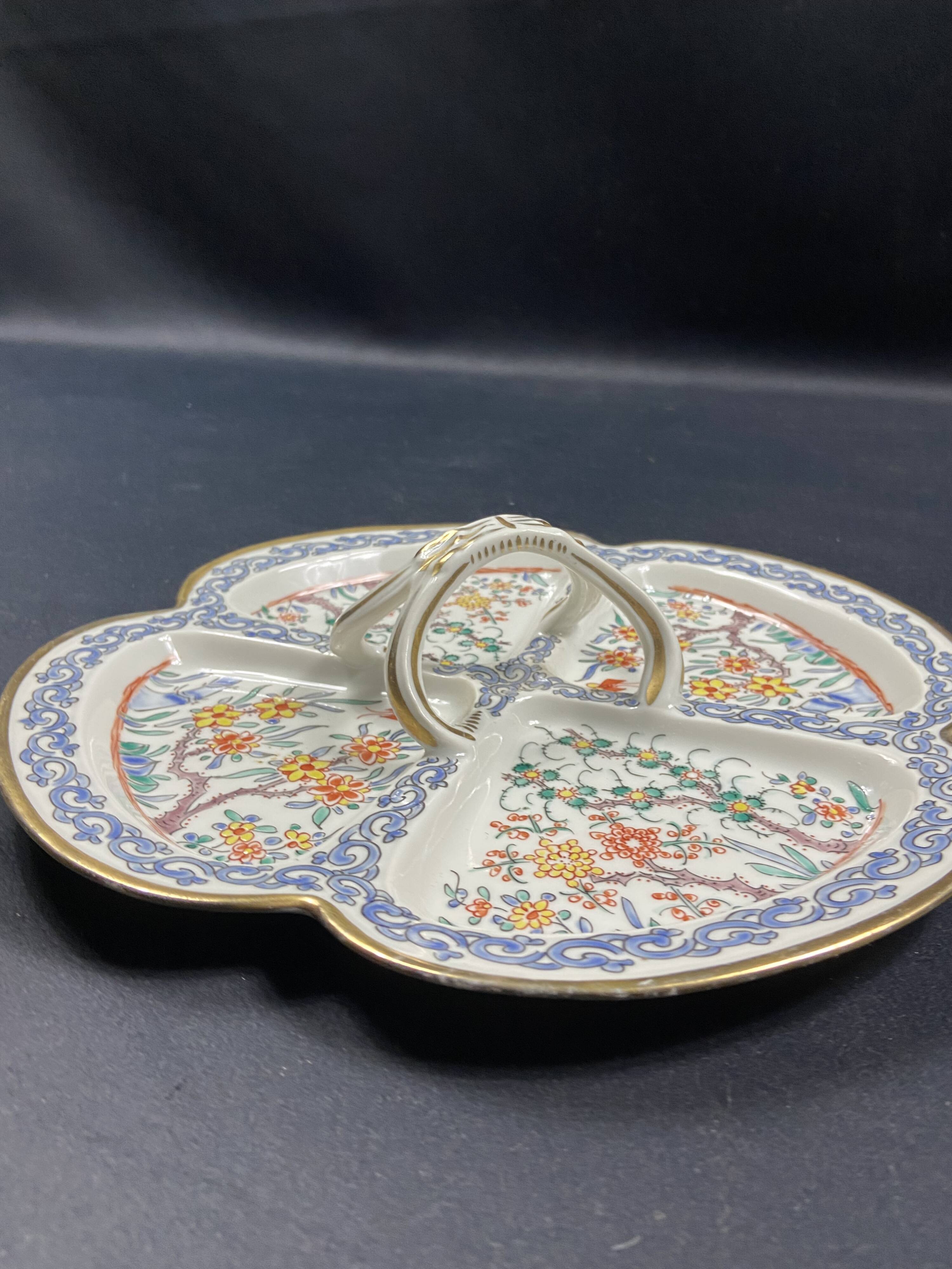 Four-lobed beggar worker's hors d'oeuvre in Chantilly porcelain, Japanese decor