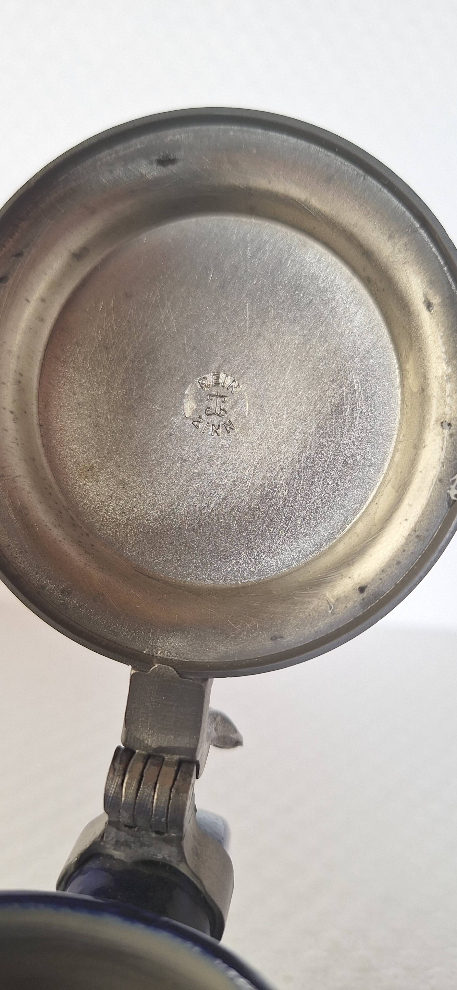 Beer mug with pure pewter lid