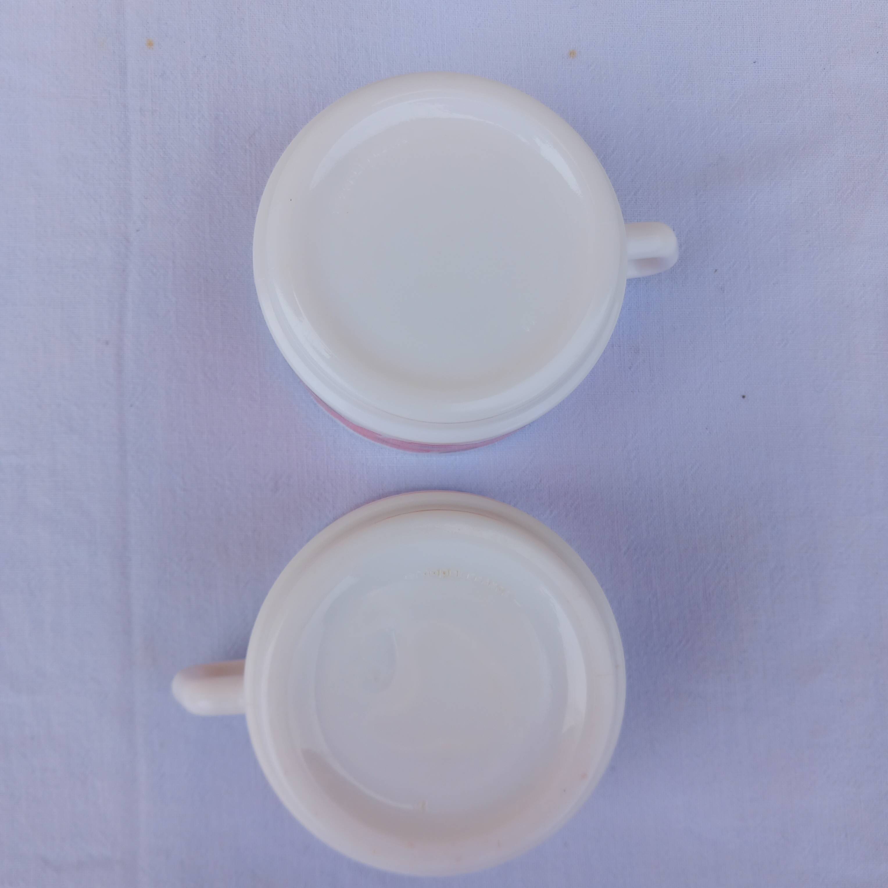 2 large 70s Arcopal cups - Lotus pattern