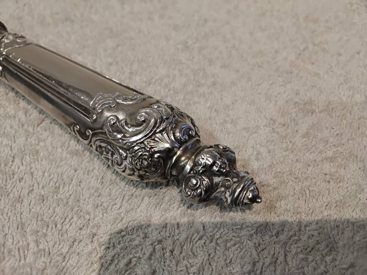 Fish serving fork with 950 silver handle, rococo cherub design