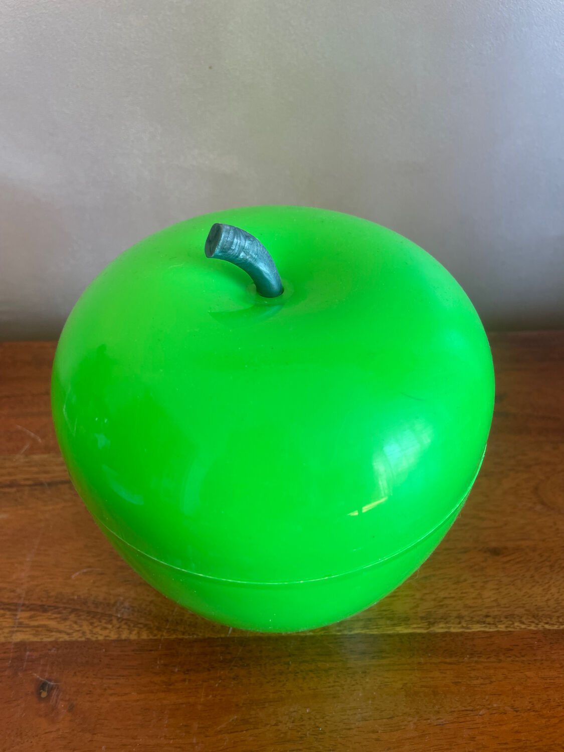 Green apple ice bucket