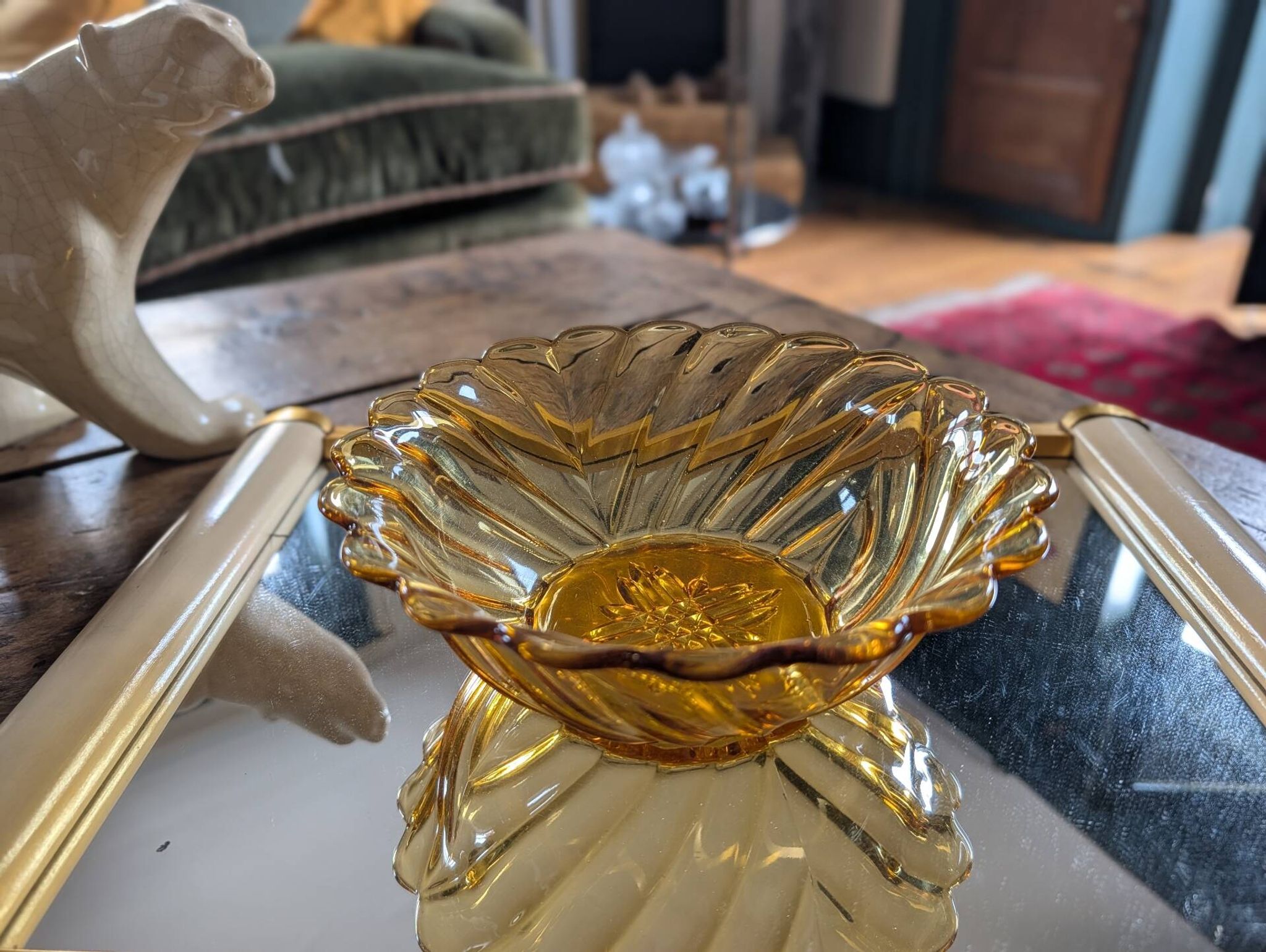 Coupe en verre ambré floral – années 1960-1970