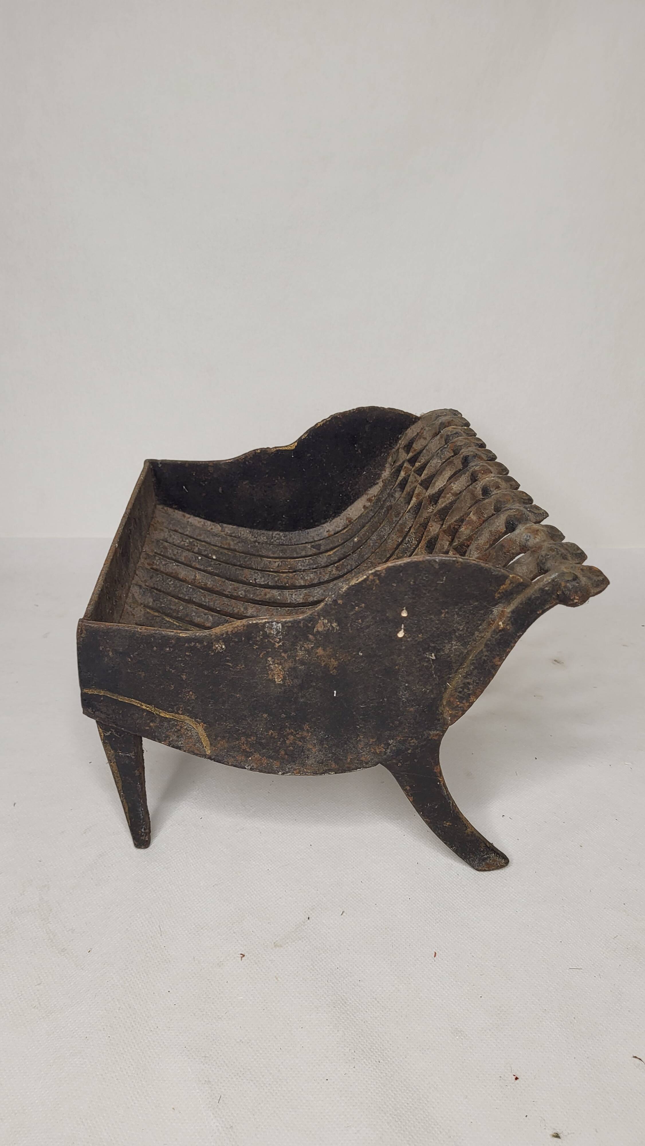 Fireplace basket / Cast iron log holder