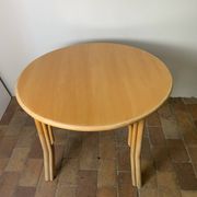 Round dining table