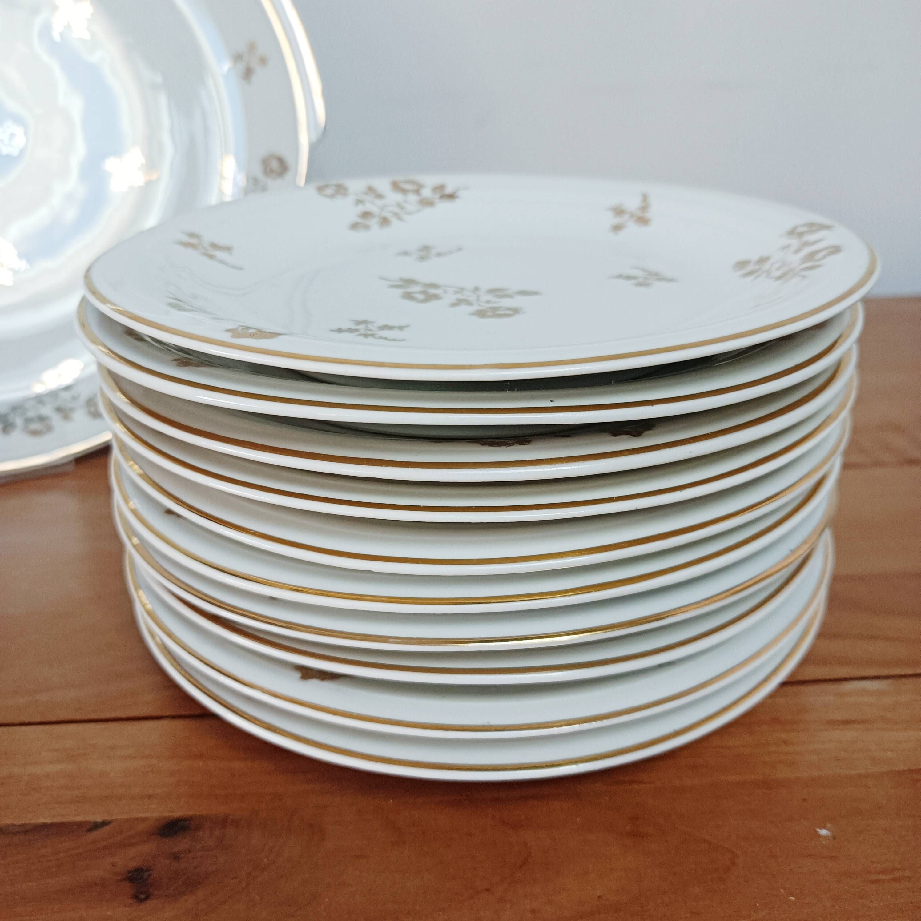 Dessert service, 10 plates and 1 pie dish, in Limoges Porcelain, white and gold