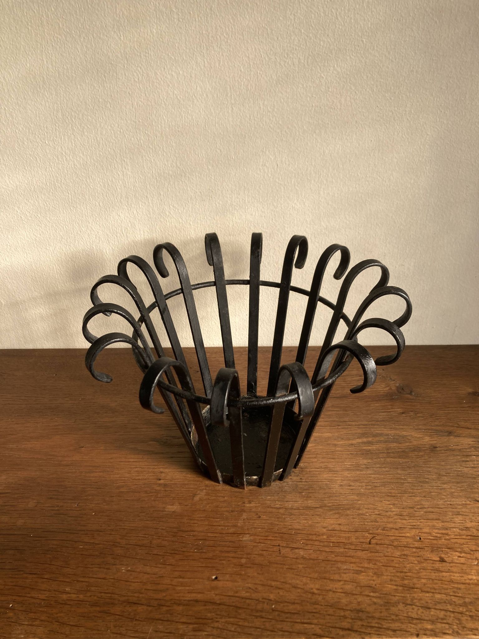Mid-century Provence cache pot in flat iron XL 1960