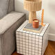 Table d'appoint cube Lulu carrelage mosaïque blanc joint noir  bout de canapé