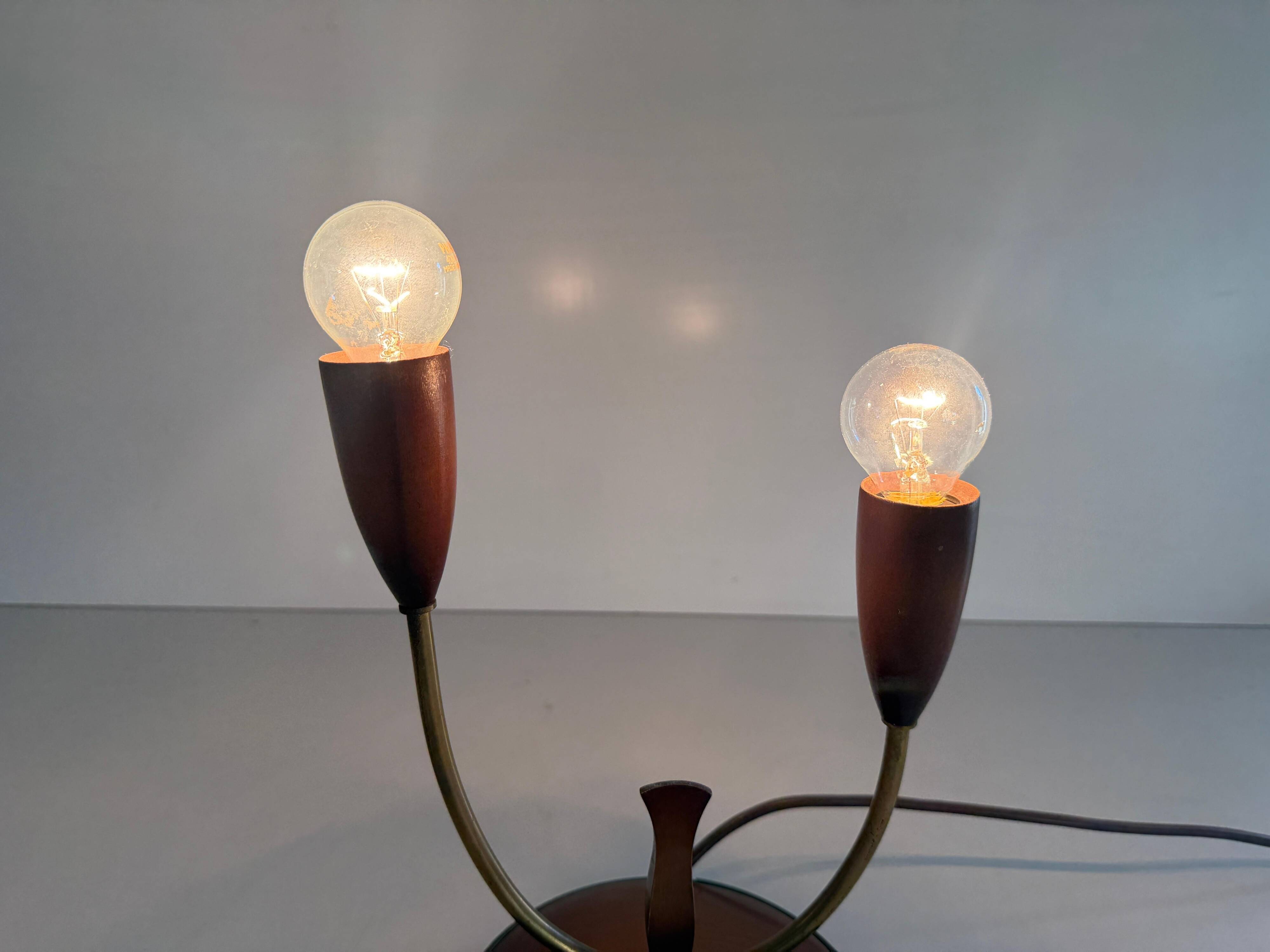Simple double-headed table lamp in wood and brass, 1960s, Germany.