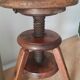 Tabouret tripode à vis