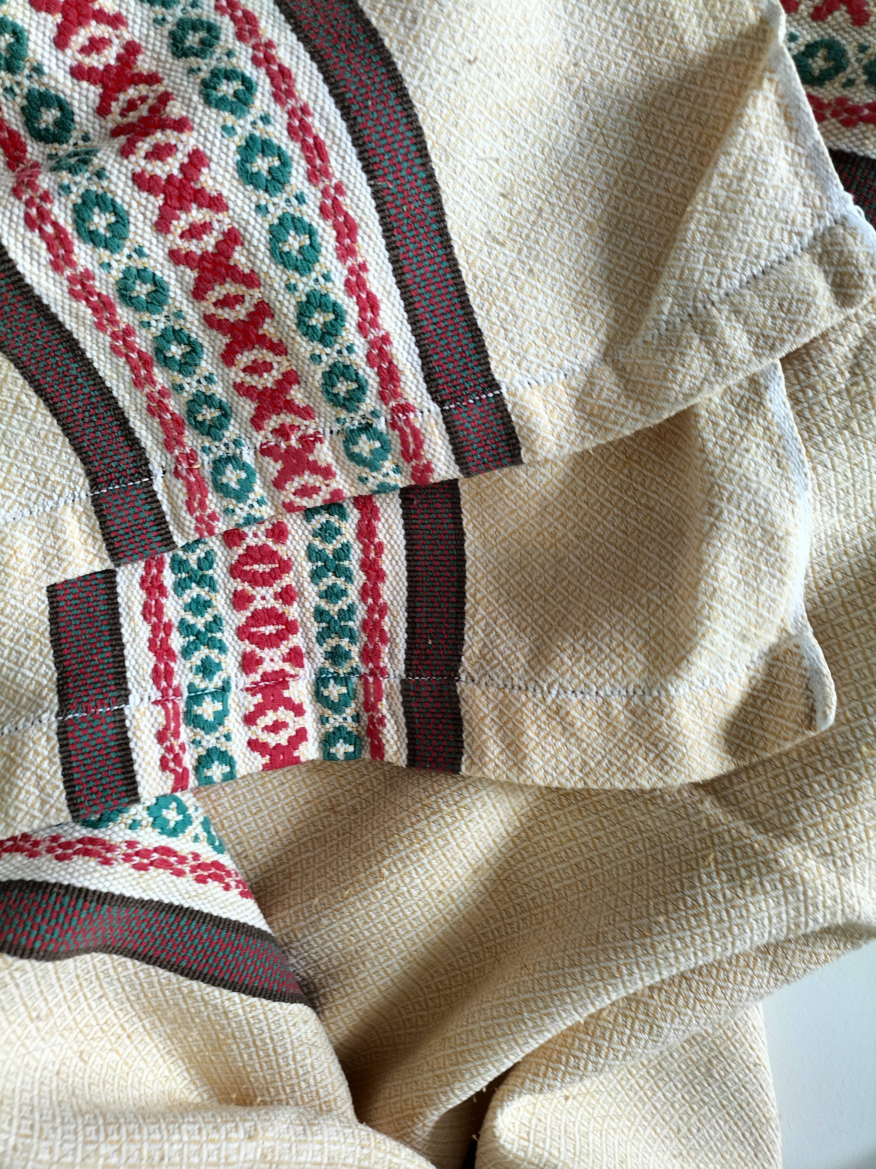 Nappe et 12 serviettes de style basque monogrammées MB