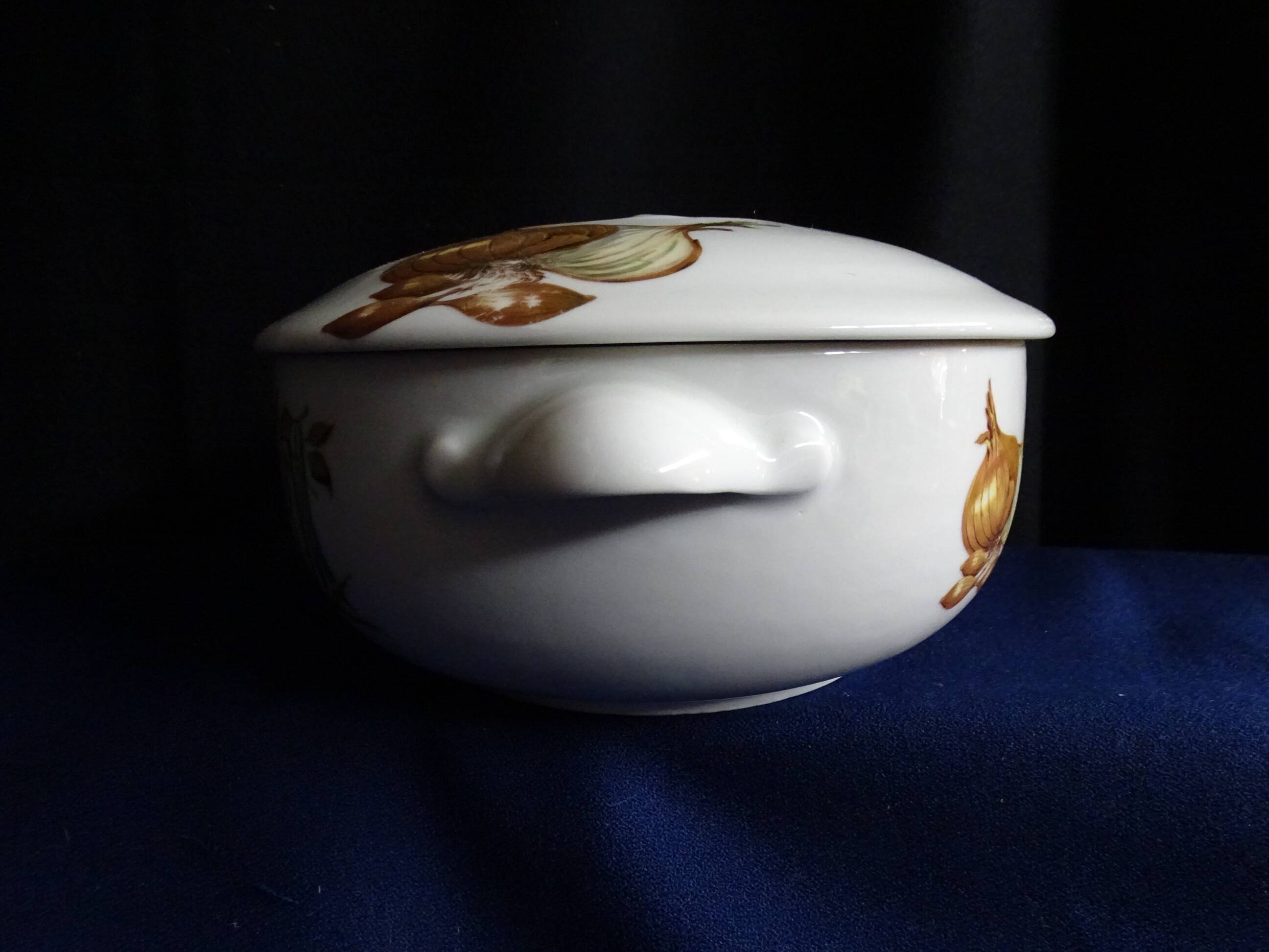 Legumier en porcelaine