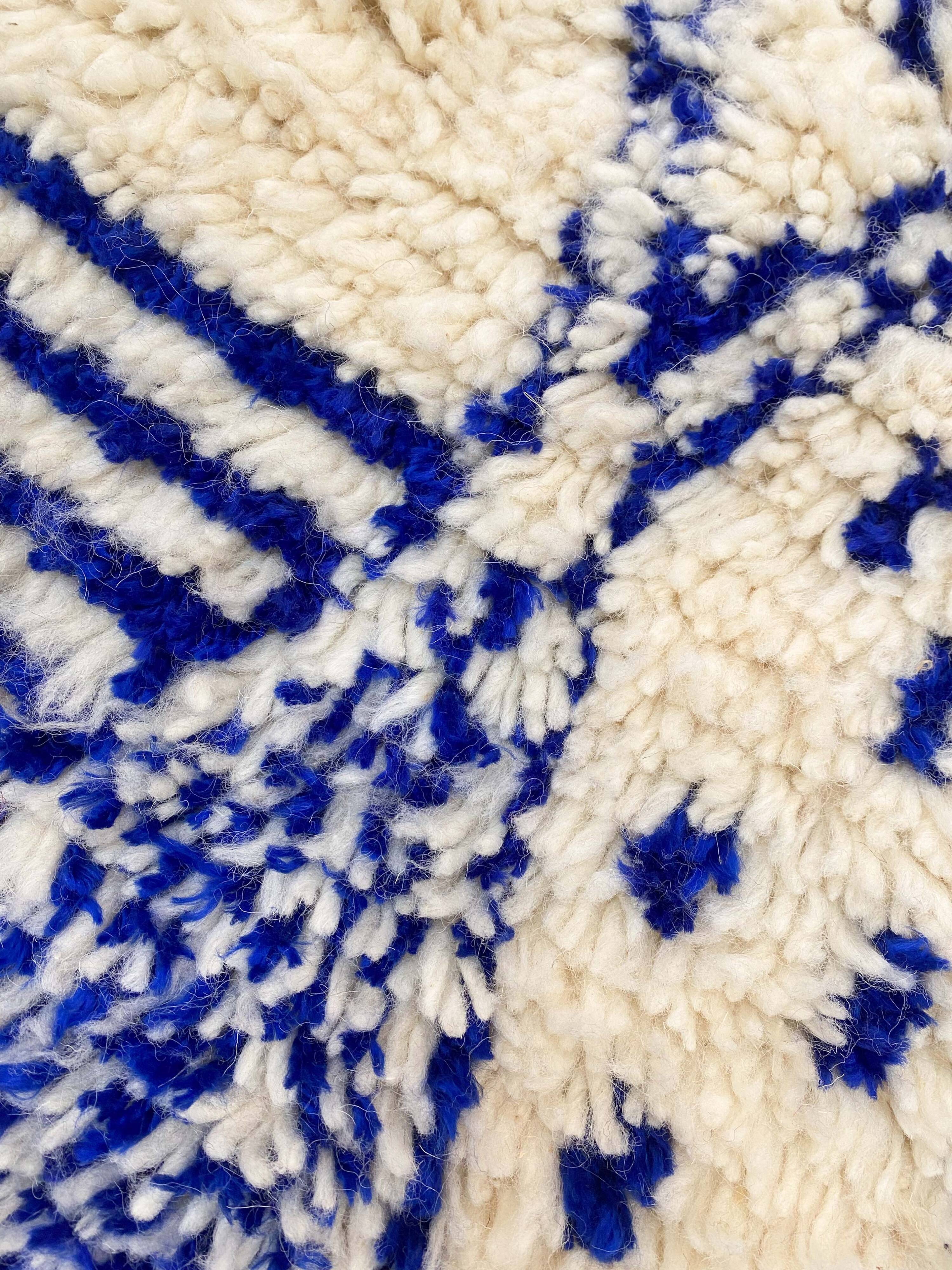 Azilal Moroccan Berber rug with majorelle blue patterns 1.40x0.92m