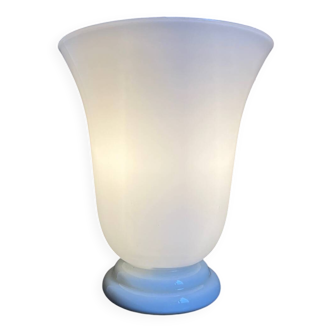 Lampe art déco en opaline blanche