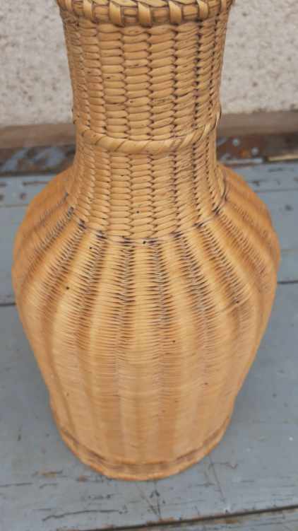 Vase bouteille vintage en osier