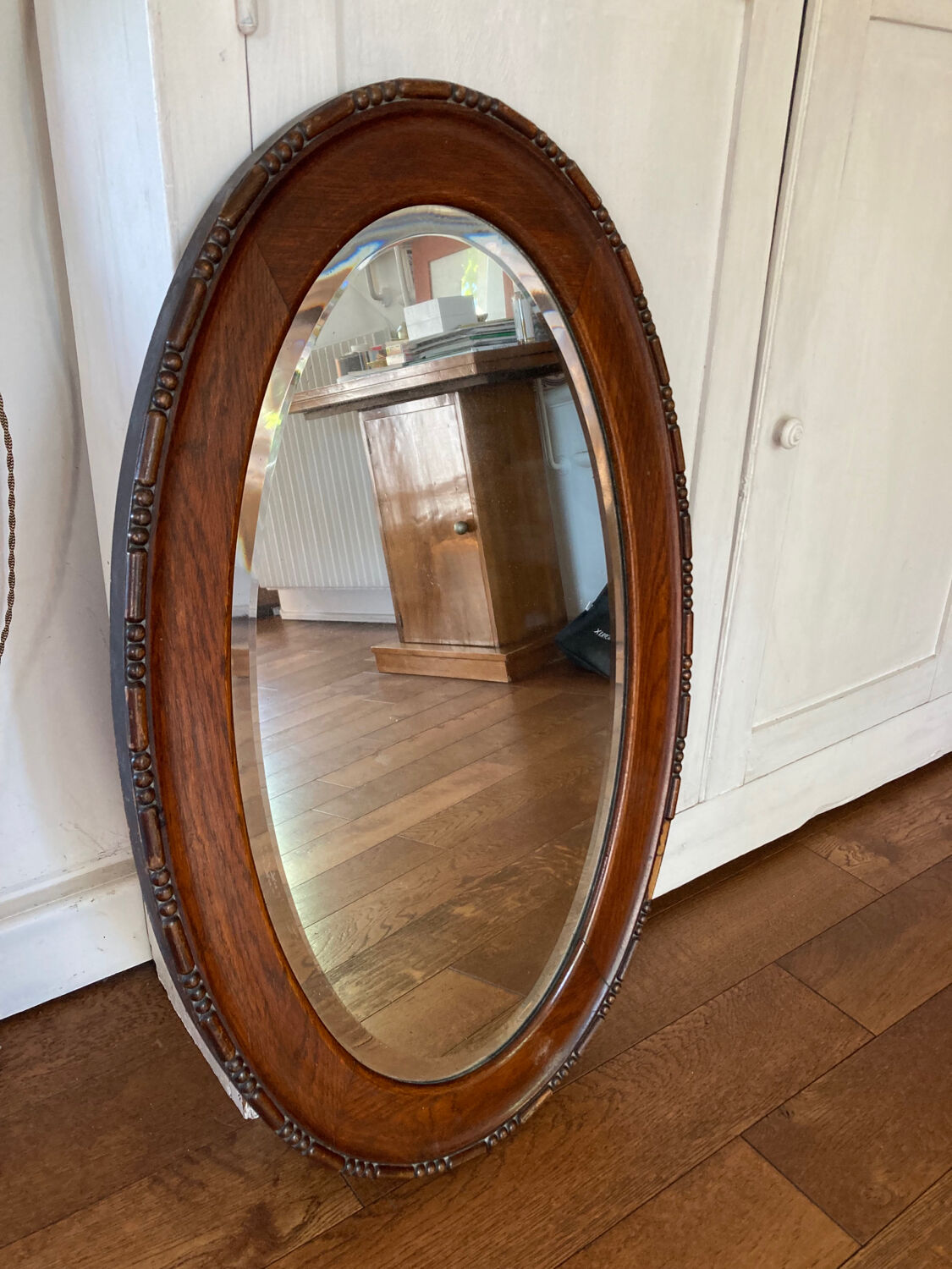 Beveled wooden mirror 52x82cm