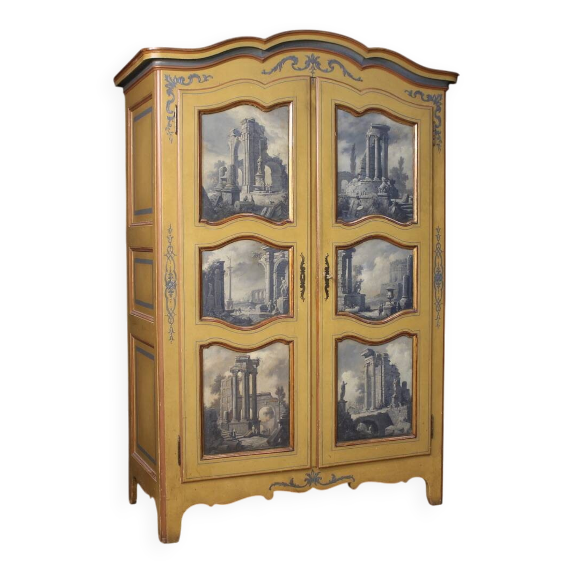 Petite armoire piémontaise laquée, dorée et peinte du 20e siècle.