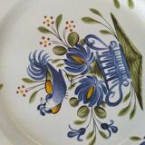 Rooster plates & baskets, earthenware in the spirit of a French bistro.